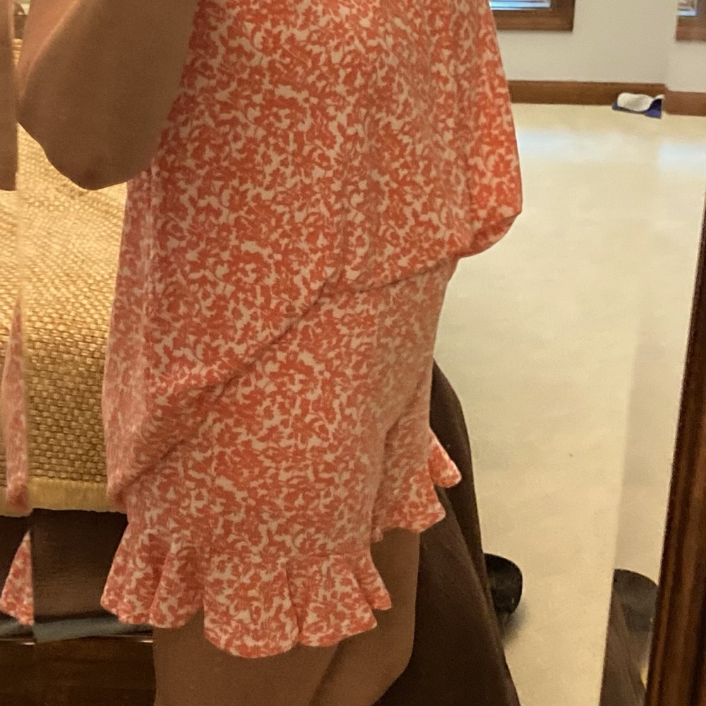 Perfectly Priscilla short set, with pockets!  Size large
